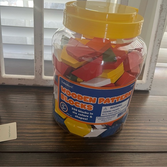 New Lakeshore educational woooden pattern, six colors and shapes 250 blocks - Picture 1 of 7